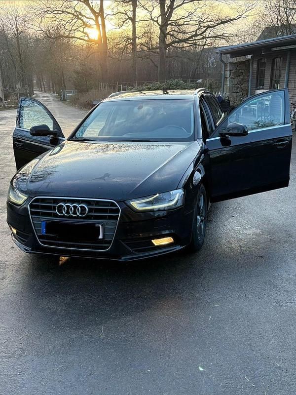 Gebraucht Audi A4 Attraction 177 PS (130 kW) 2013 Schwarz Kombi