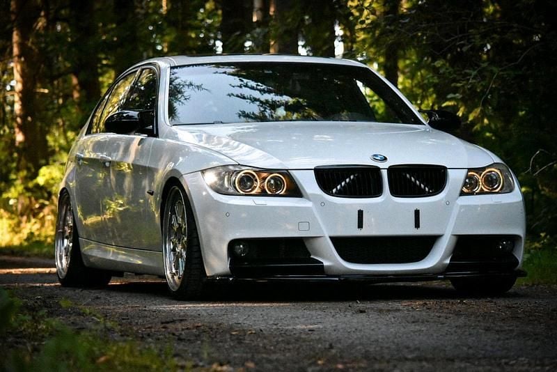 Weiß Gebraucht 2008 BMW 335 M Sport Limousine | 18.490 € - Bild 1/4