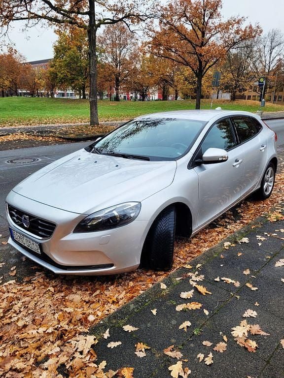 Grau Gebraucht 2014 Volvo V40 You! Limousine | 7.500 € (Guter Preis) - Bild 1/4