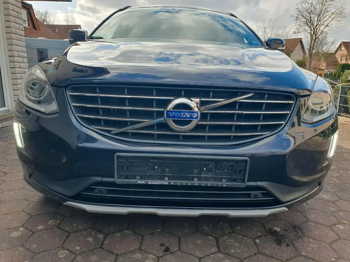 Gebraucht Volvo XC60 Momentum 150 PS (110 kW) 2016 Blau SUV