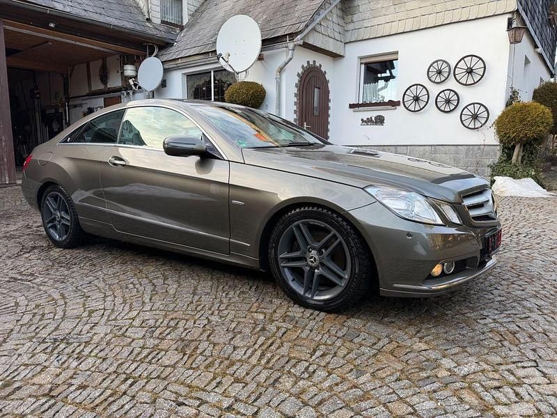 Gebraucht Mercedes E350 Avantgarde 292 PS (214 kW) 2009 Andere farben Coupé