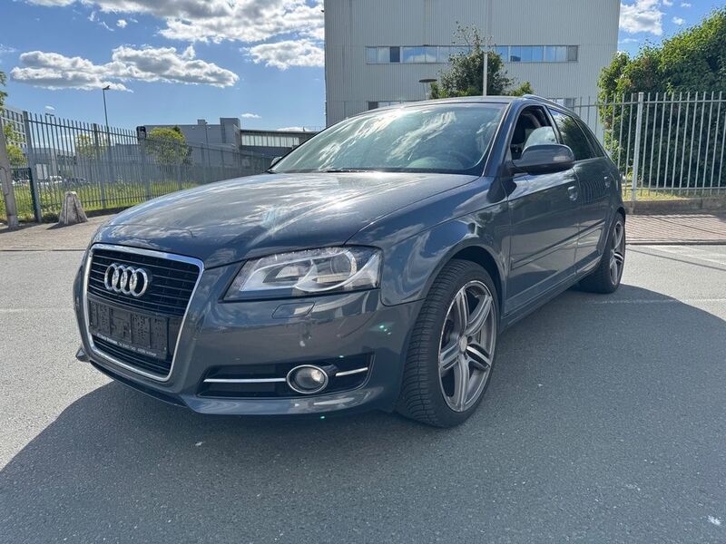 Grau Gebraucht 2010 Audi A3 Sportback Ambiente Limousine | 5.490 € (Superpreis) - Bild 1/4