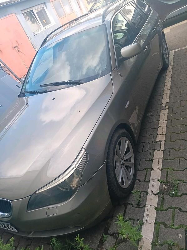 Gold Gebraucht 2004 BMW 530 Kombi | 2.800 € - Bild 1/4