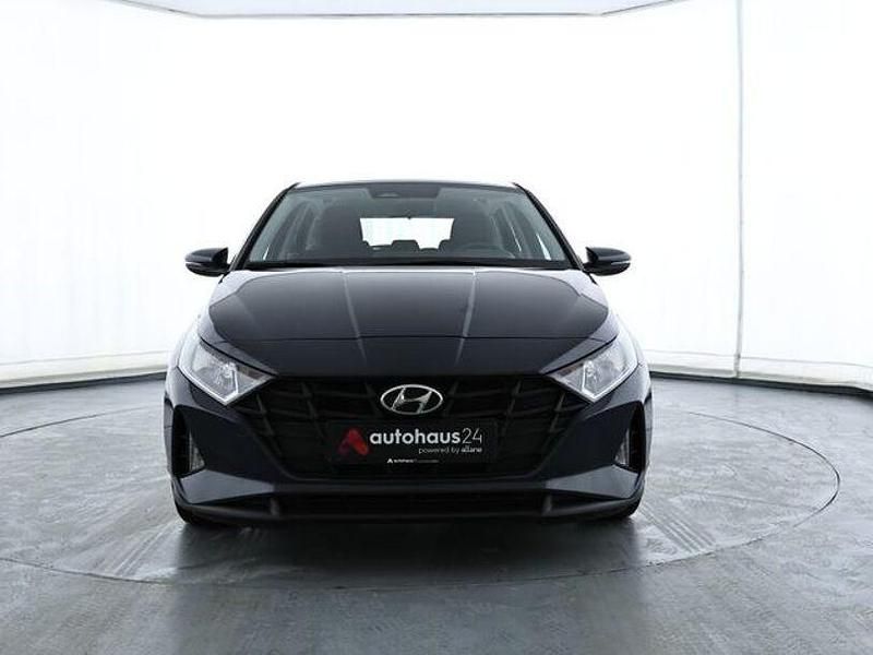 Gebraucht Hyundai i20 Select 84 PS (61 kW) 2023 Grau Kleinwagen