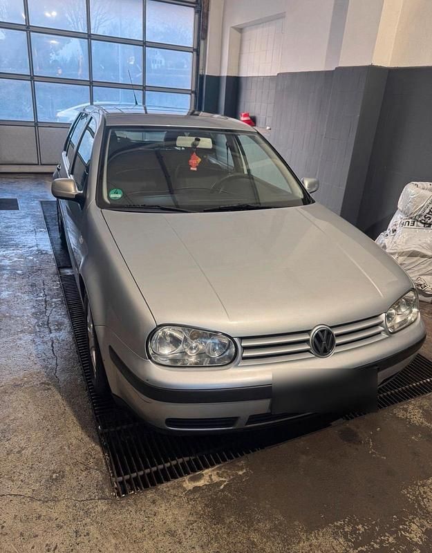 Gebraucht VW Golf IV 131 PS (96 kW) 2000 Silber Kleinwagen