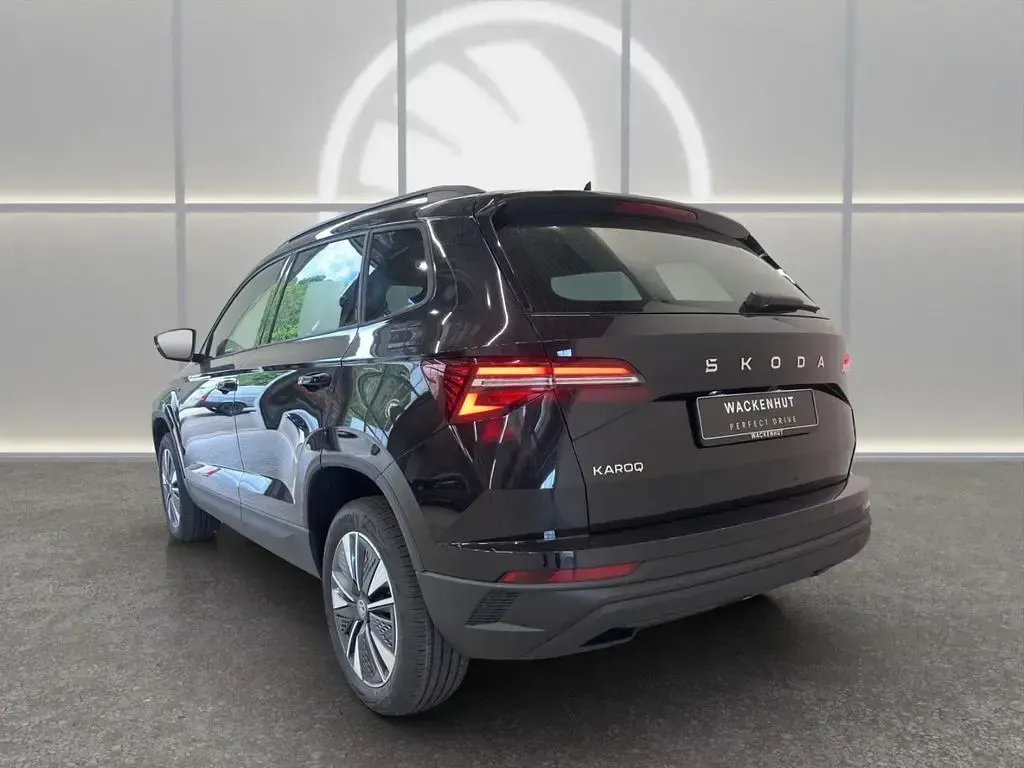 Neu Skoda Karoq Tour 150 PS (110 kW) 2026 Schwarz SUV