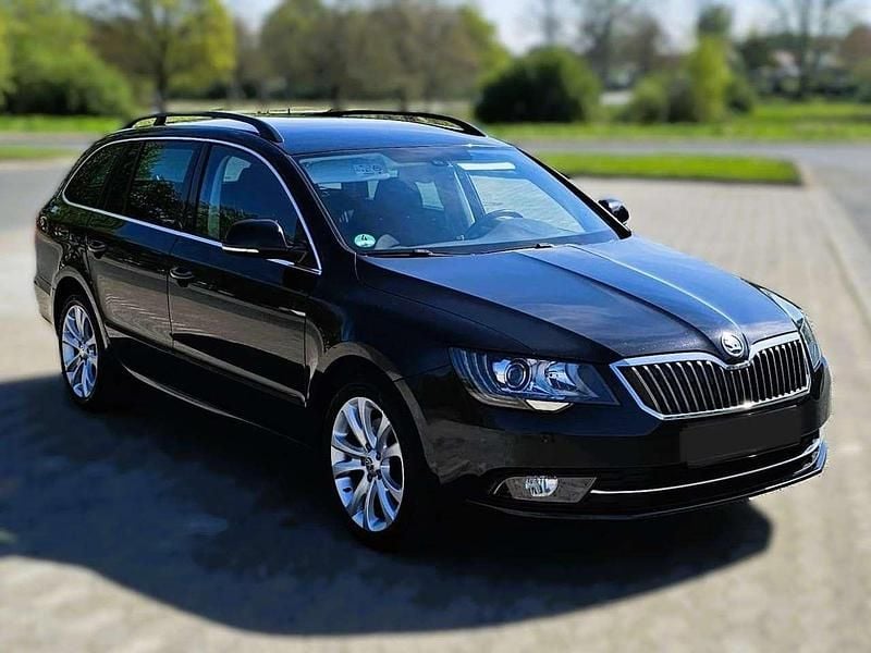 Schwarz Gebraucht 2014 Skoda Superb Kombi | 9.999 € (Fairer Preis) - Bild 1/4