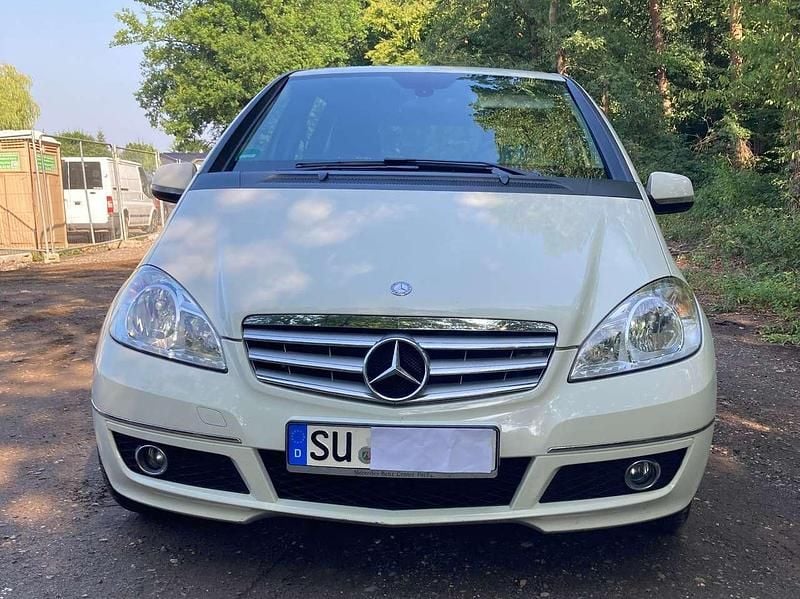 Weiß Gebraucht 2012 Mercedes A160 Avantgarde Limousine | 4.500 € (Guter Preis) - Bild 1/4