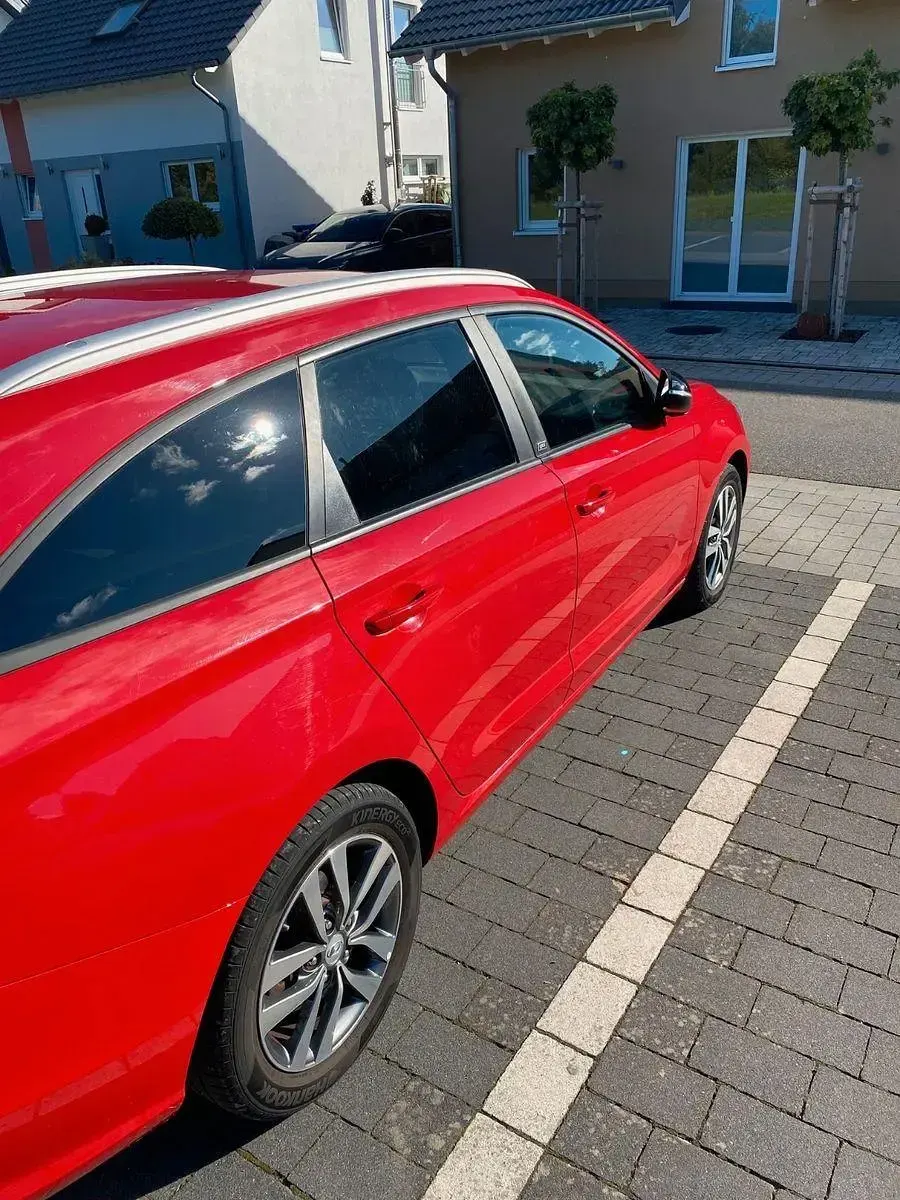 Gebraucht Hyundai i30 Trend 120 PS (88 kW) 2018 Rot Kombi
