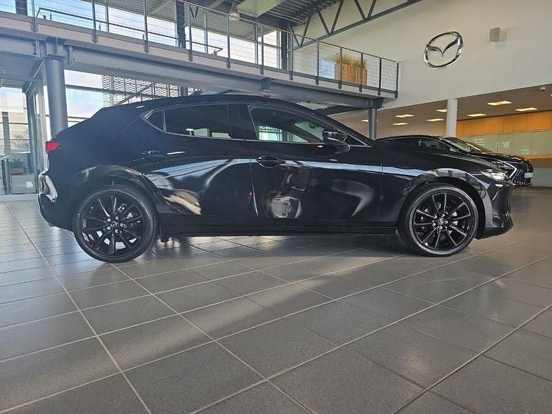 Neu Mazda 3 140 PS (102 kW) 2026 Schwarz Limousine