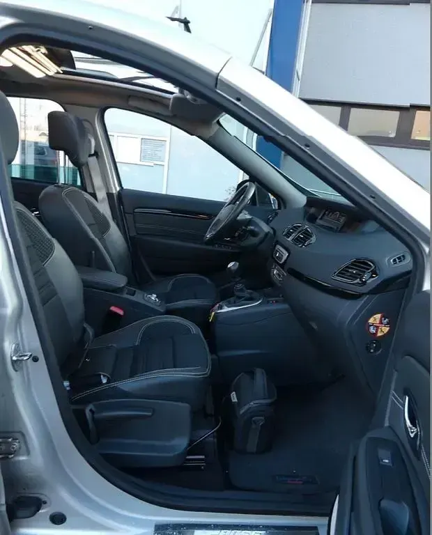 Gebraucht Renault Scenic E-Tech Bose Edition 131 PS (96 kW) 2015 Silber Van / Kleinbus