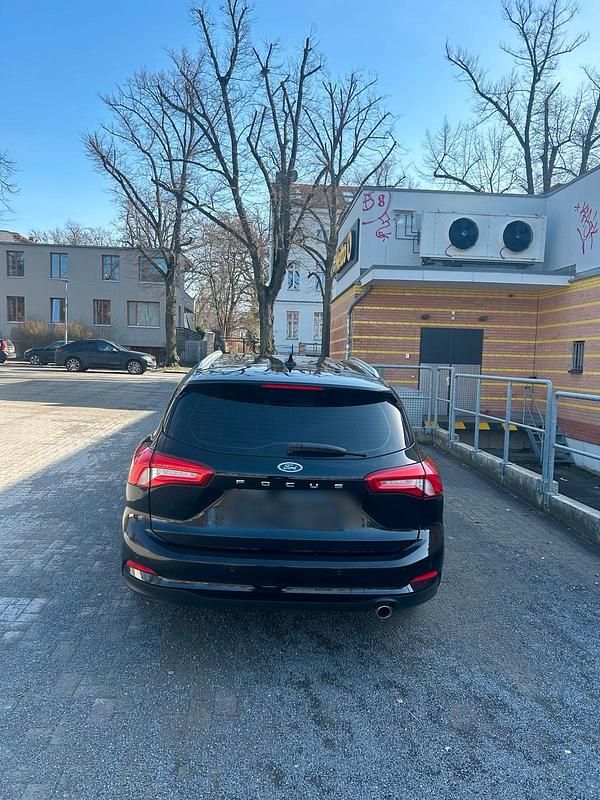 Gebraucht Ford Focus 120 PS (88 kW) 2019 Schwarz Kombi
