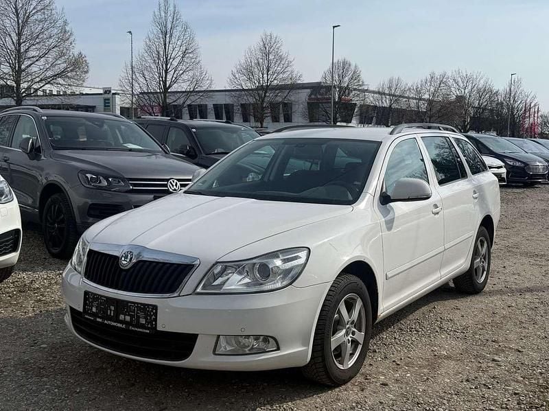 Gebraucht Skoda Octavia Elegance 105 PS (77 kW) 2013 Candyweiss Kombi