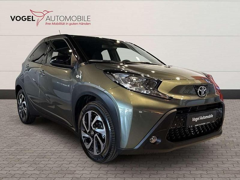 Gebraucht Toyota Aygo Pulse 72 PS (52 kW) 2024 Cardamon green / nig Kleinwagen