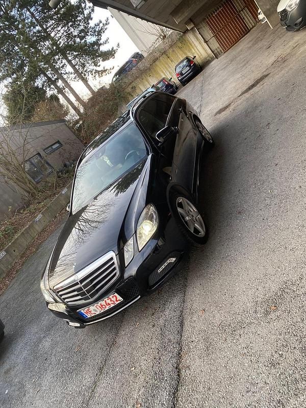 Schwarz Gebraucht 2010 Mercedes E350 Kombi | 6.500 € (Superpreis) - Bild 1/4