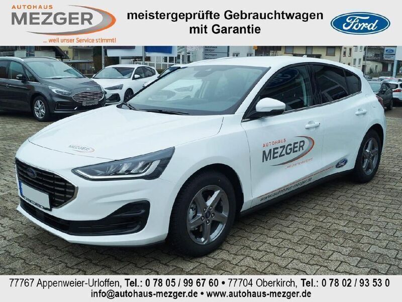 Gebraucht Ford Focus Titanium 125 PS (91 kW) 2022 Frostweiß Limousine