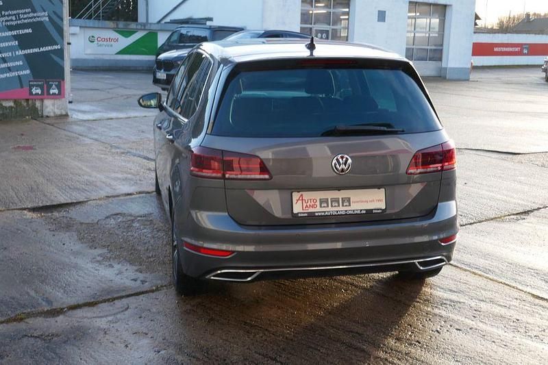 Gebraucht VW Golf Highline 150 PS (110 kW) 2021 Grau Van / Kleinbus