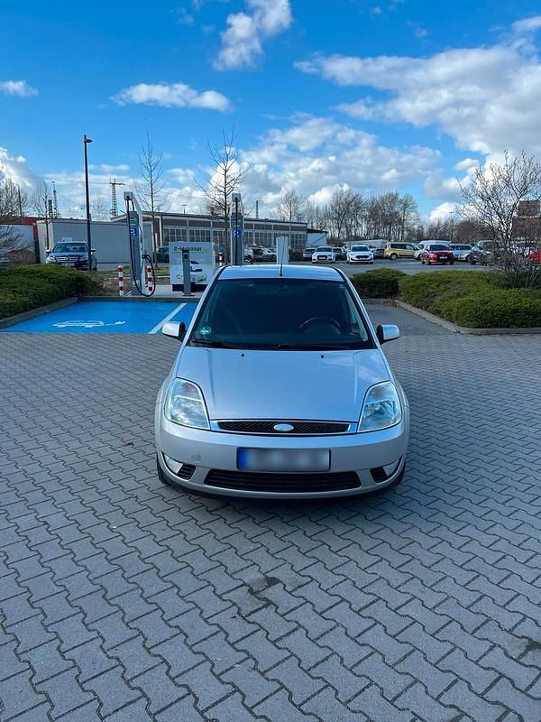 Gebraucht Ford Fiesta 80 PS (58 kW) 2005 Silber Kleinwagen