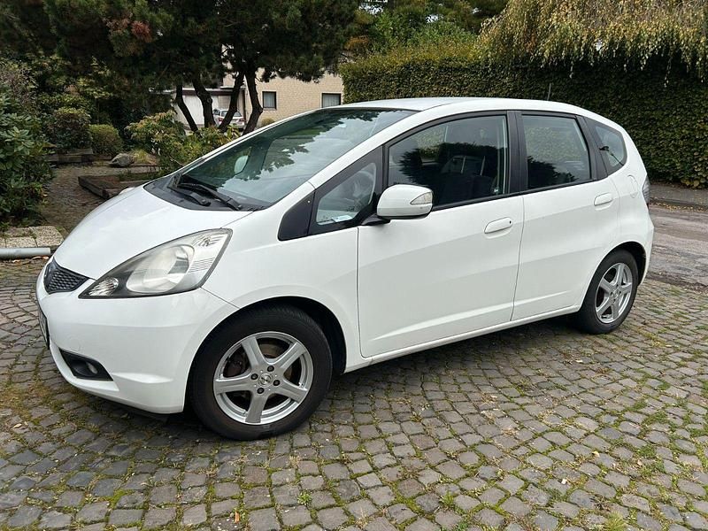 Weiß Gebraucht 2011 Honda Jazz Comfort Kleinwagen | 4.990 € (Guter Preis) - Bild 1/4