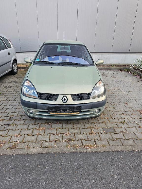 Second-hand Renault Clio II 75 CP (55 kW) 2001 Bej Berlinǎ