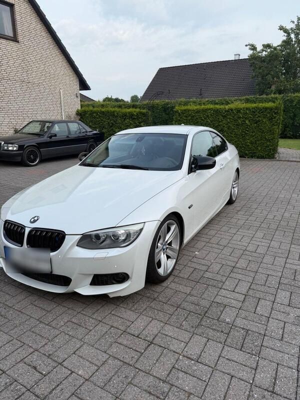 Weiß Gebraucht 2011 BMW 320 M Sport Coupé | 7.900 € (Guter Preis) - Bild 1/4