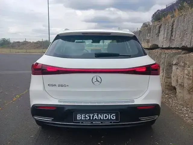 Gebraucht Mercedes EQA250+ 150 kW (204 PS) 2025 Weiß SUV