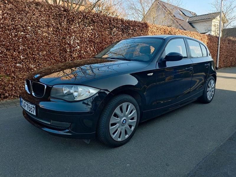 Gebraucht BMW 116 122 PS (89 kW) 2009 Schwarz Kleinwagen