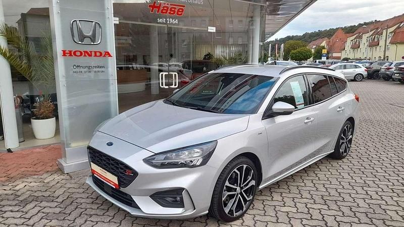 Silber Gebraucht 2020 Ford Focus ST-Line Kombi | 17.460 € (Fairer Preis) - Bild 1/4