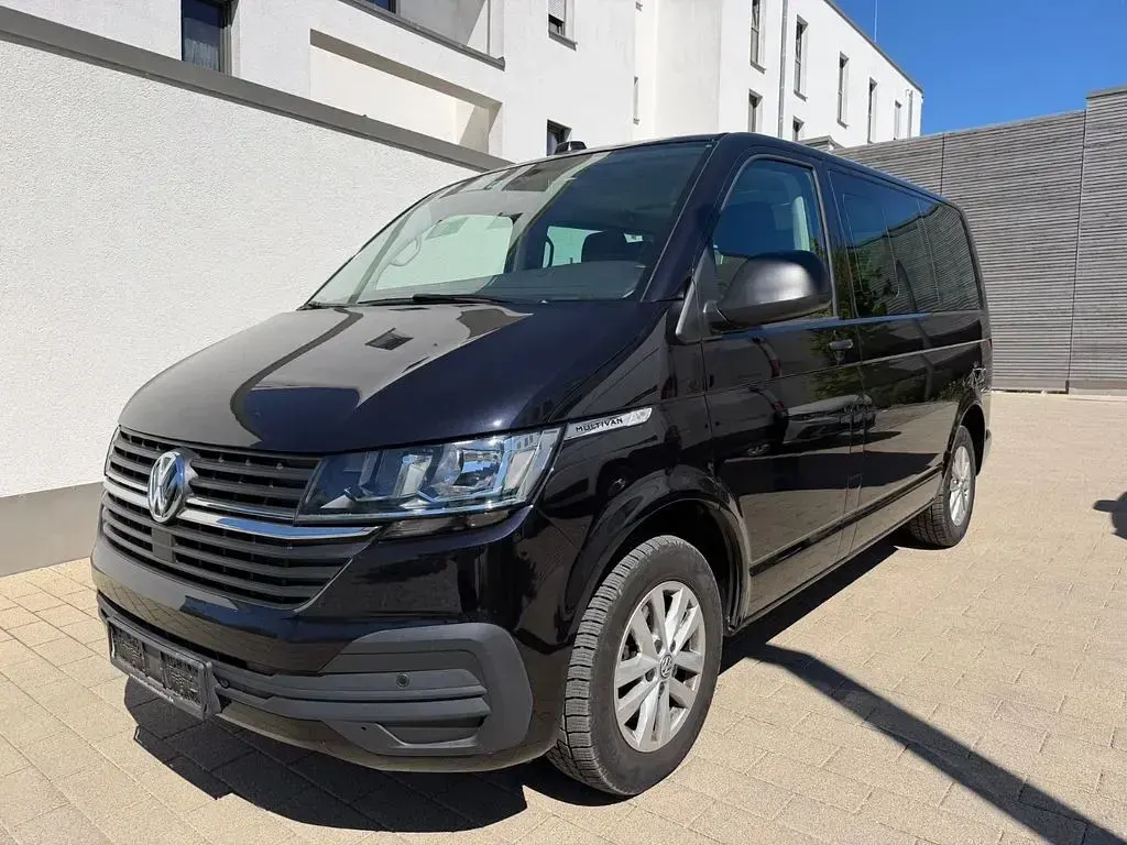 Käytetty VW Multivan 150 HP (110 kW) 2020 Musta Tila-auto