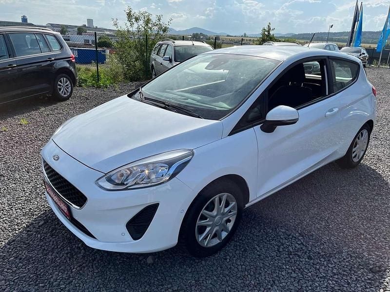 Gebraucht Ford Fiesta Trend 71 PS (52 kW) 2019 Frostweiß Kleinwagen