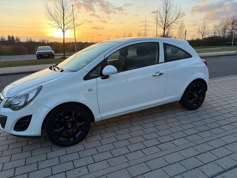 Gebraucht Opel Corsa Color Edition 69 PS (50 kW) 2014 Weiß Kleinwagen