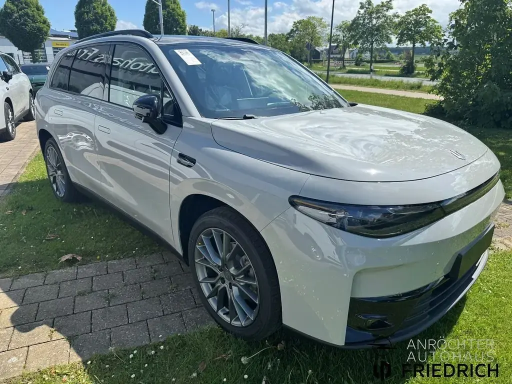 Neu Leapmotor C10 160 kW (218 PS) 2026 Grau SUV