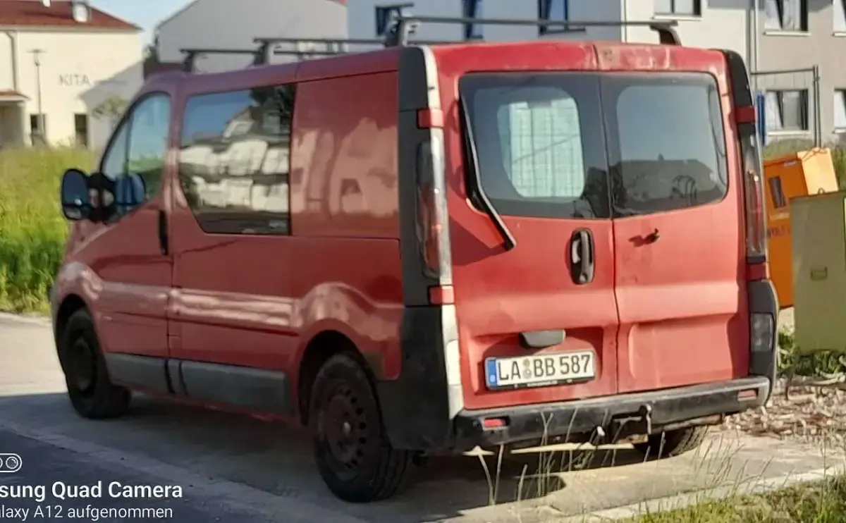 Gebraucht Opel Vivaro 101 PS (74 kW) 2004 Rot Van / Kleinbus