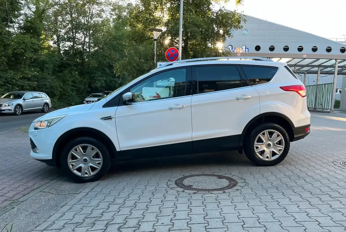 Gebraucht Ford Kuga 150 PS (110 kW) 2016 Weiß SUV