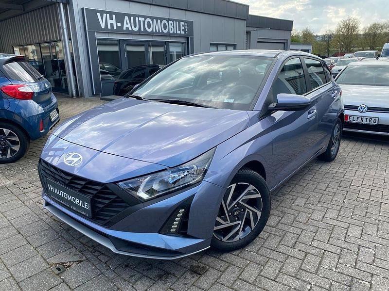 Gebraucht Hyundai i20 101 PS (74 kW) 2024 Rot Kleinwagen