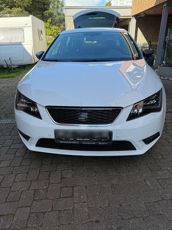 Weiß Gebraucht 2015 Seat Leon CONNECT Limousine | 9.000 € (Guter Preis) - Bild 1/4