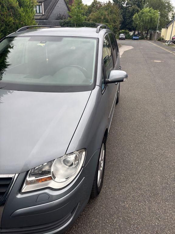 Grau Gebraucht 2008 VW Touran United Van / Kleinbus | 2.750 € (Etwas zu teuer) - Bild 1/4