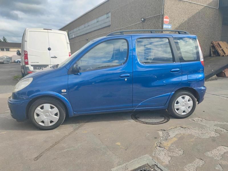Gebraucht Toyota Yaris Verso 84 PS (61 kW) 2004 Blau Van / Kleinbus