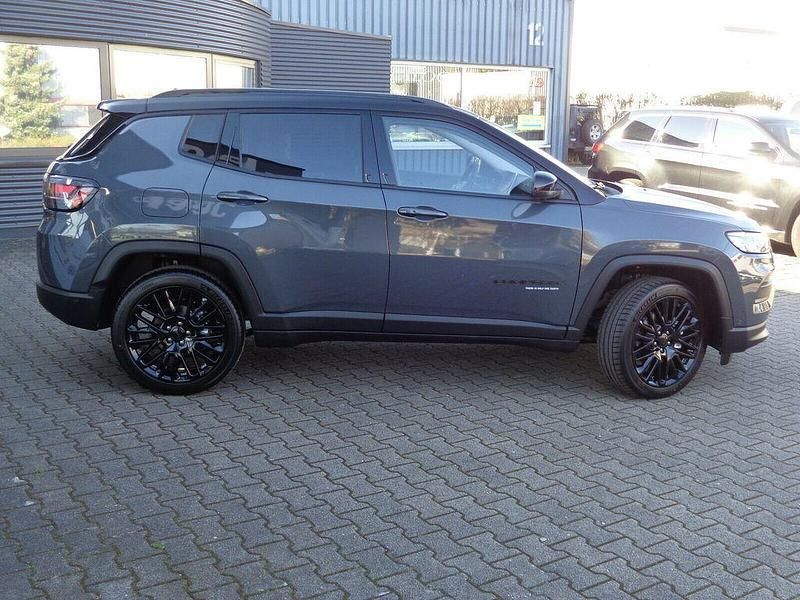 Gebraucht Jeep Compass 131 PS (96 kW) 2022 Grau metallic SUV