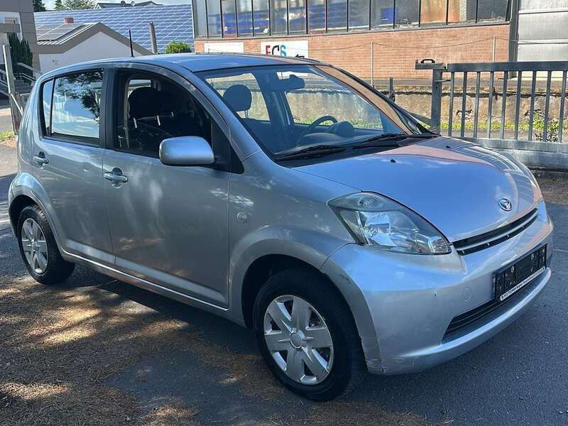 Silber Gebraucht 2005 Daihatsu Sirion Kleinwagen | 3.000 € (Guter Preis) - Bild 1/4