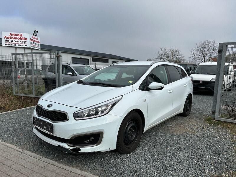 Weiß Gebraucht 2016 Kia Ceed Sportswagon Kombi | 3.490 € (Guter Preis) - Bild 1/4