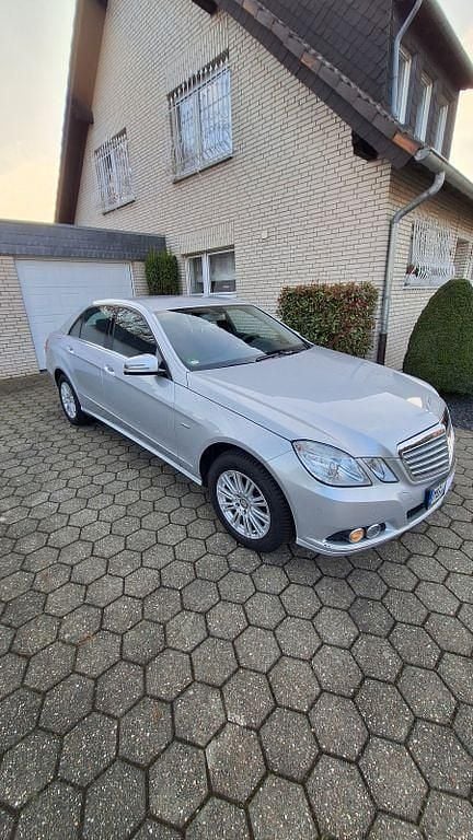 Gebraucht Mercedes E200 Elegance 184 PS (135 kW) 2009 Silber Limousine