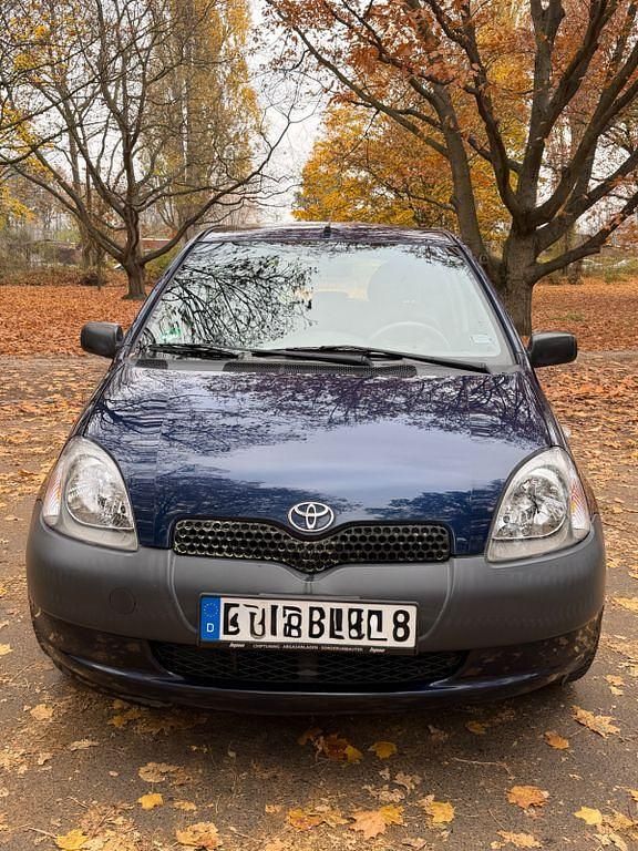 Blau Gebraucht 2003 Toyota Yaris Sol Limousine | 2.299 € (Etwas zu teuer) - Bild 1/4