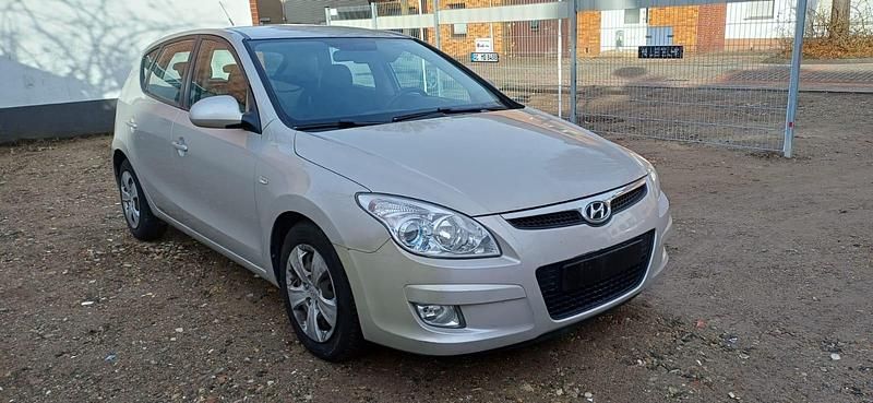 Gold Gebraucht 2009 Hyundai i30 Limousine | 1.990 € (Guter Preis) - Bild 1/4