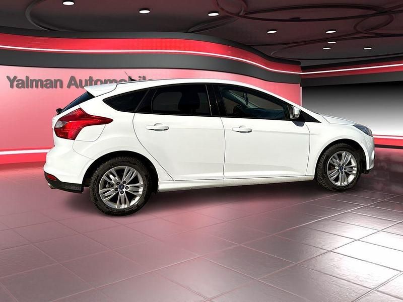 Gebraucht Ford Focus Trend 150 PS (110 kW) 2012 Weiß Limousine