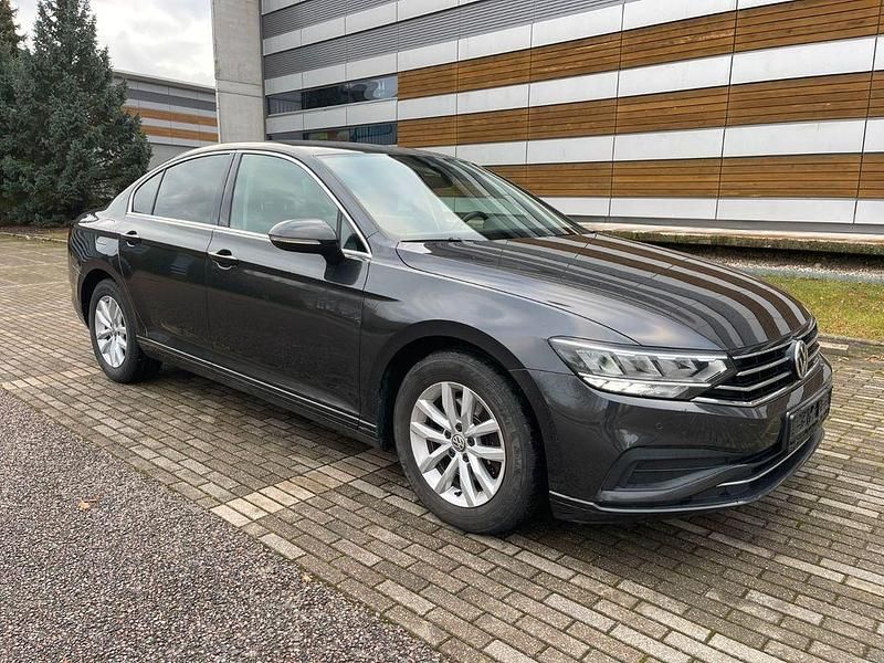 Schwarz Gebraucht 2020 VW Passat Comfortline Limousine | 14.900 € (Superpreis) - Bild 1/4