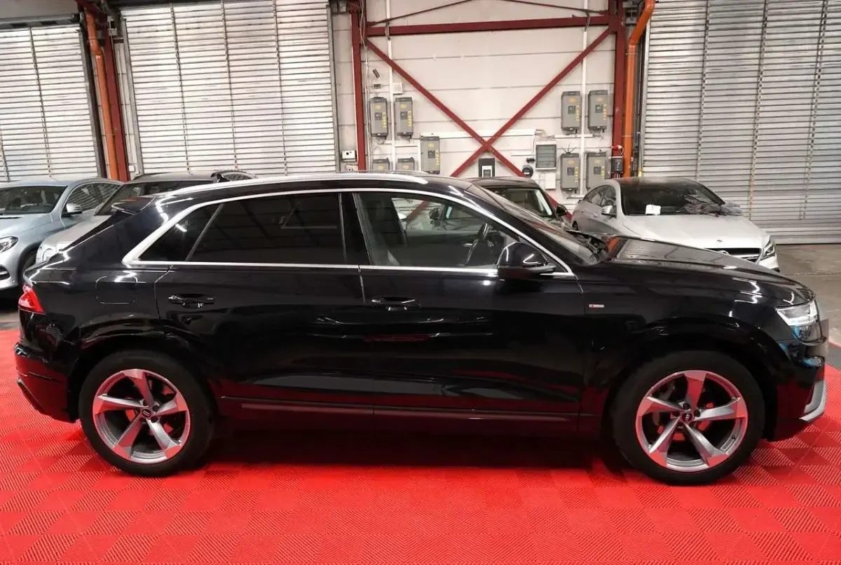 Używany Audi Q8 S-Line 286 KM (210 kW) 2018 Czarny SUV