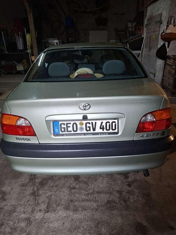 Gebraucht Toyota Avensis Sol 128 PS (94 kW) 2000 Grün Limousine