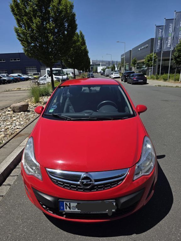 Rot Gebraucht 2013 Opel Corsa Edition Limousine | 3.250 € (Guter Preis) - Bild 1/4