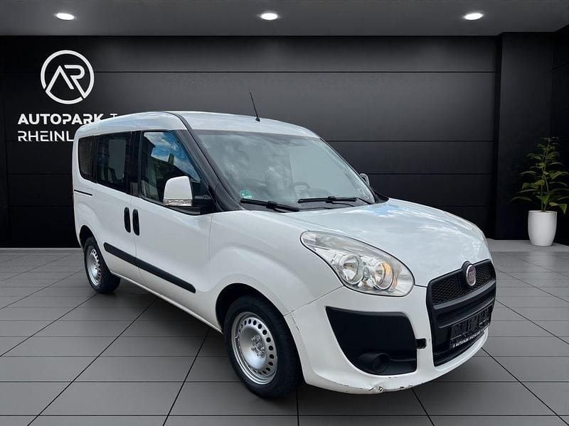 Weiß Gebraucht 2011 Fiat Doblò Van / Kleinbus | 3.990 € (Fairer Preis) - Bild 1/4